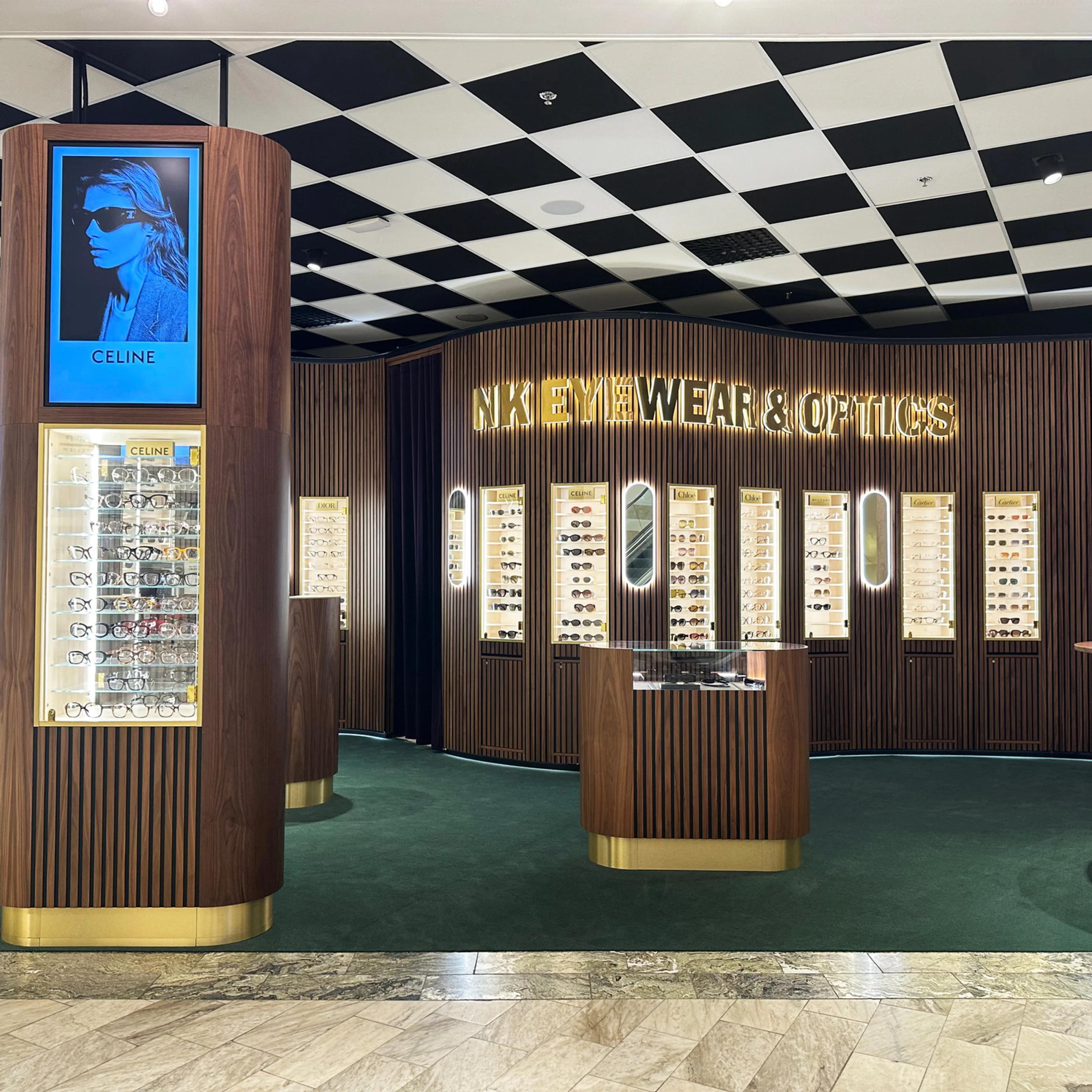NK Eyewear & Optics — butiksinredning av Smålandsinredningar
