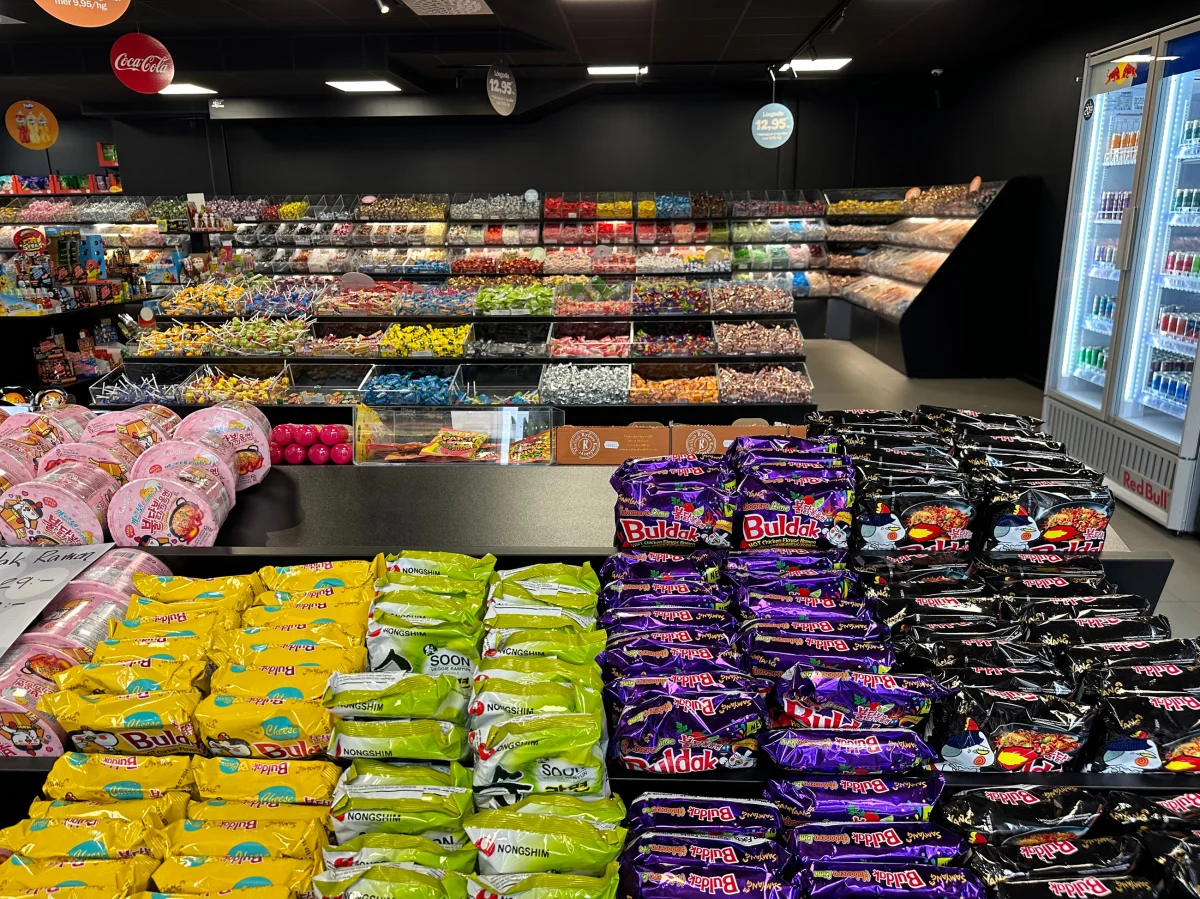 Godisställ inredning godisbutik med svenskt ursprung.