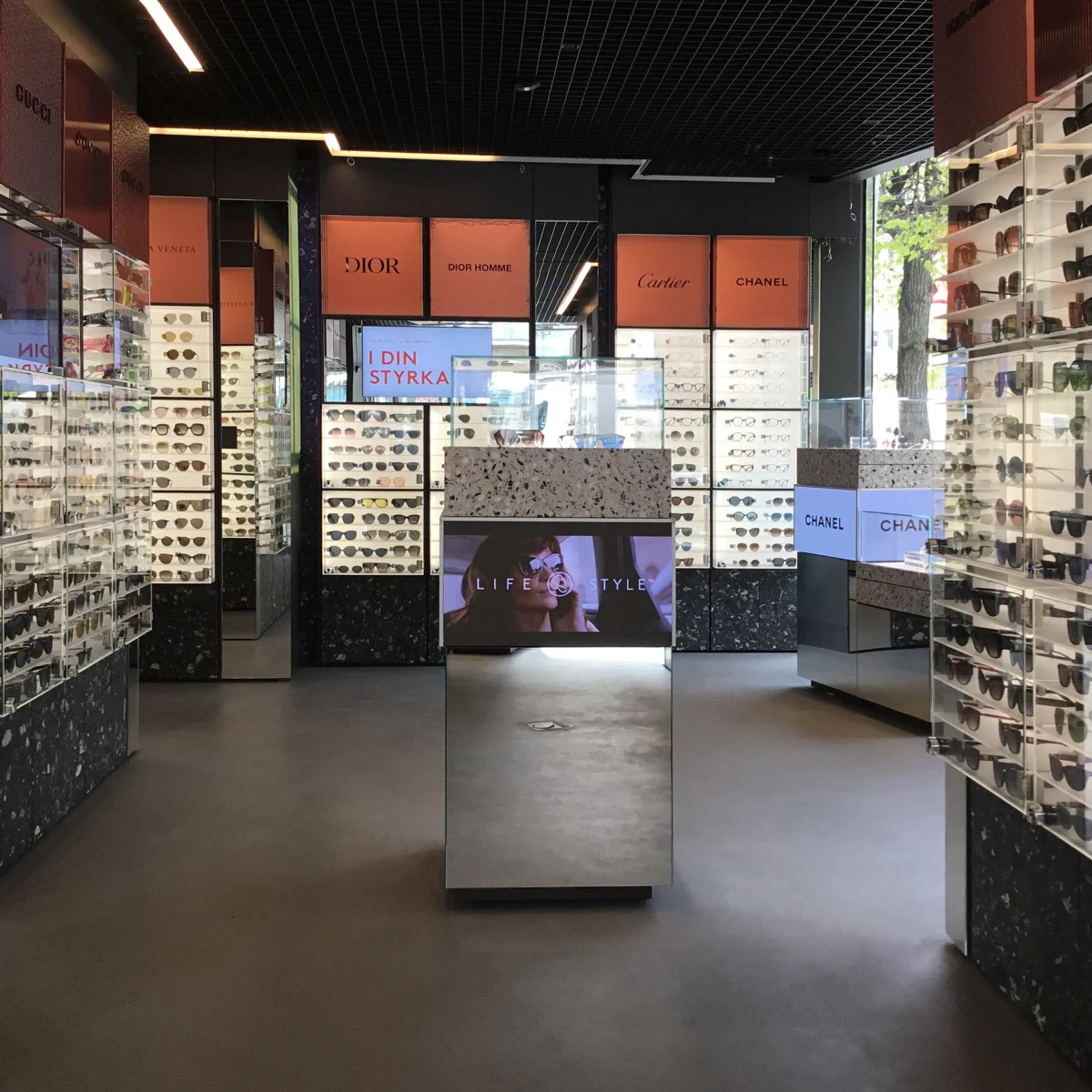 Synsam — butiksinredning av Smålandsinredningar