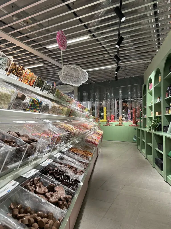 Sockertoppen i Höllviken – en godisupplevelse i molnlik design